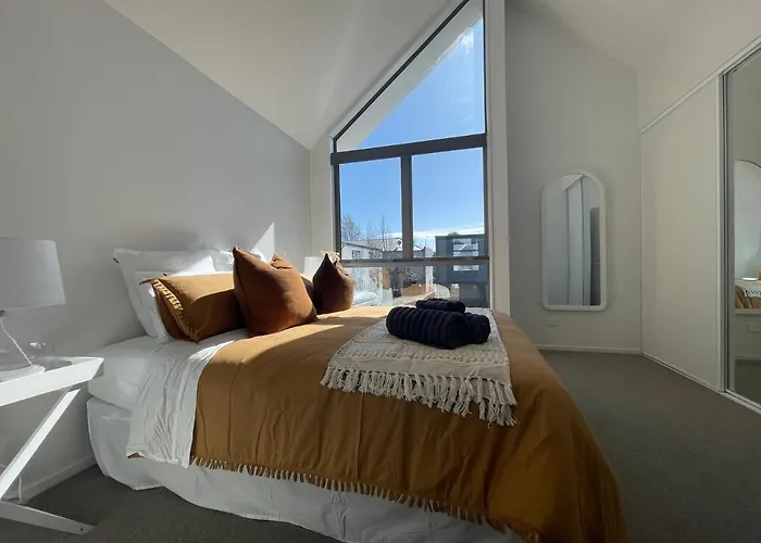 Inner City Luxury With Free Parking