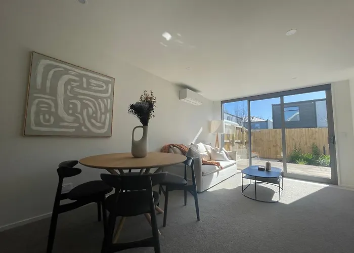 Inner City Luxury With Free Parking